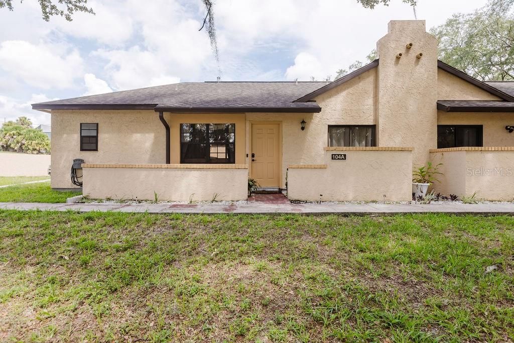 For Rent: $1,200 (2 beds, 2 baths, 832 Square Feet)