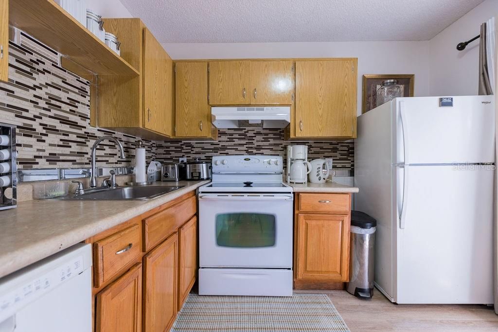 For Rent: $1,200 (2 beds, 2 baths, 832 Square Feet)