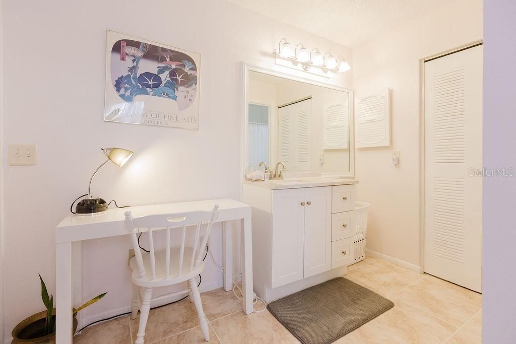 For Rent: $1,200 (2 beds, 2 baths, 832 Square Feet)