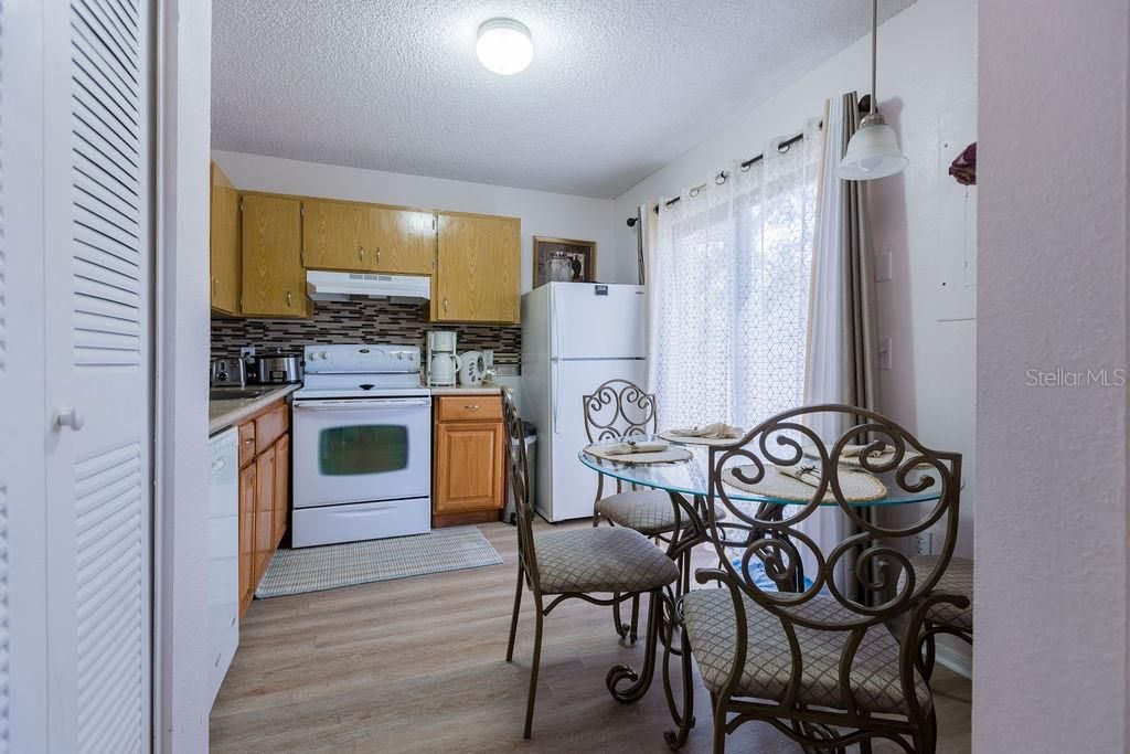 For Rent: $1,200 (2 beds, 2 baths, 832 Square Feet)