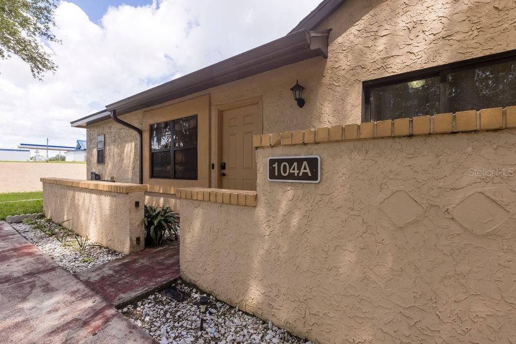 For Rent: $1,200 (2 beds, 2 baths, 832 Square Feet)