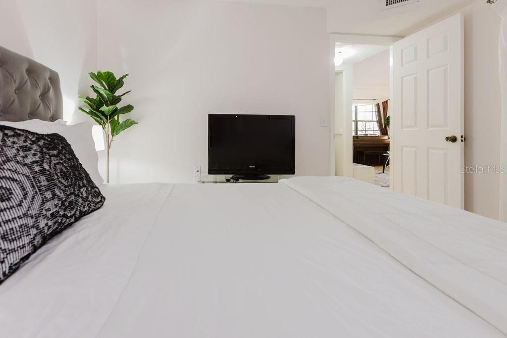 For Rent: $1,200 (2 beds, 2 baths, 832 Square Feet)
