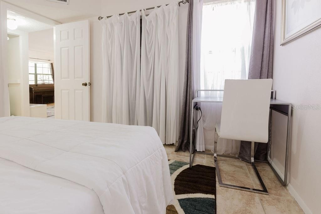 For Rent: $1,200 (2 beds, 2 baths, 832 Square Feet)