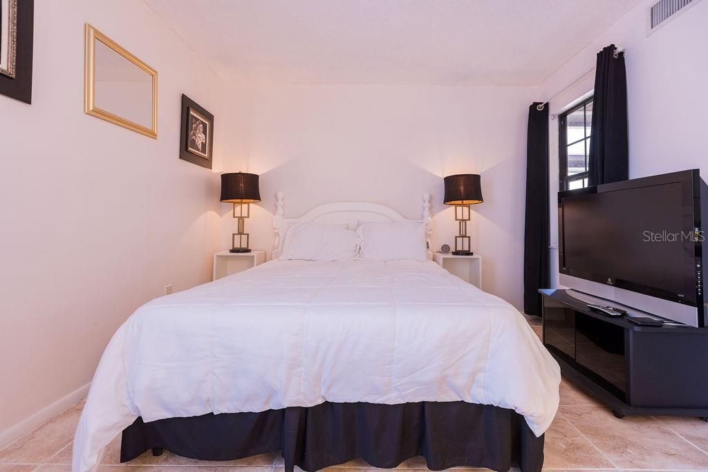 For Rent: $1,200 (2 beds, 2 baths, 832 Square Feet)