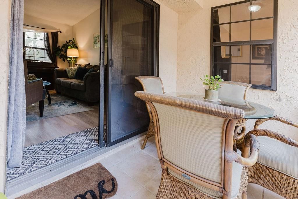 For Rent: $1,200 (2 beds, 2 baths, 832 Square Feet)