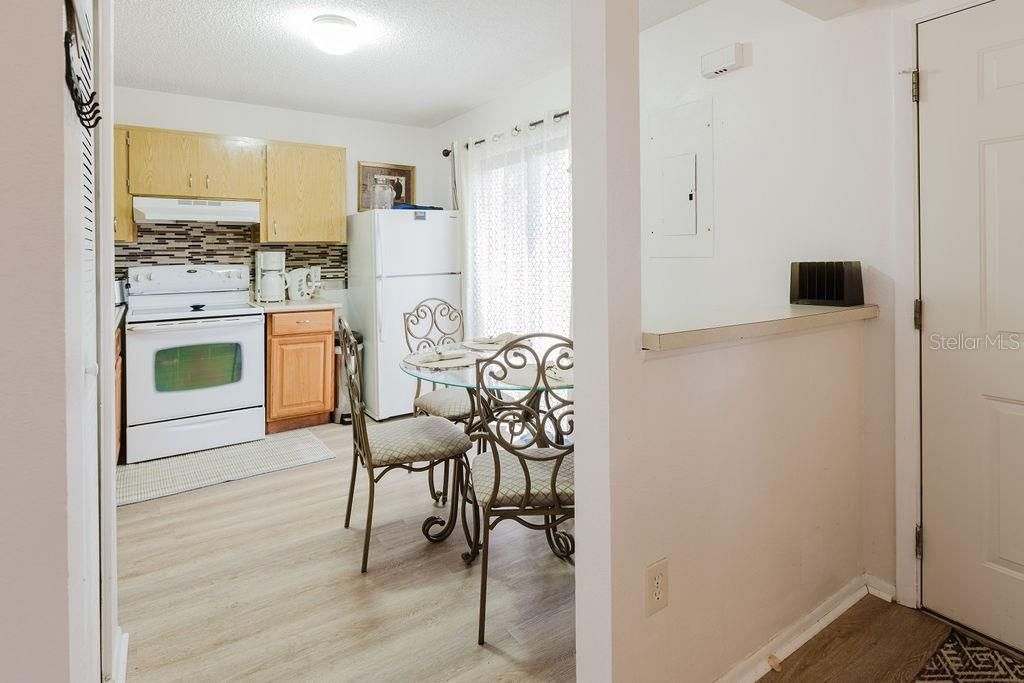 For Rent: $1,200 (2 beds, 2 baths, 832 Square Feet)