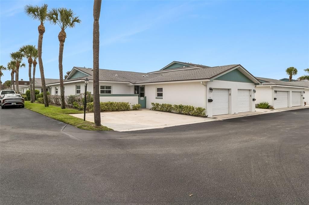For Sale: $349,000 (2 beds, 2 baths, 1138 Square Feet)