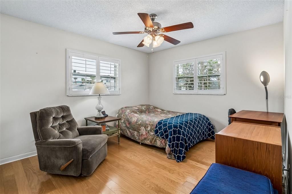 For Sale: $349,000 (2 beds, 2 baths, 1138 Square Feet)