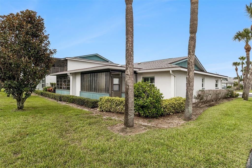 For Sale: $349,000 (2 beds, 2 baths, 1138 Square Feet)