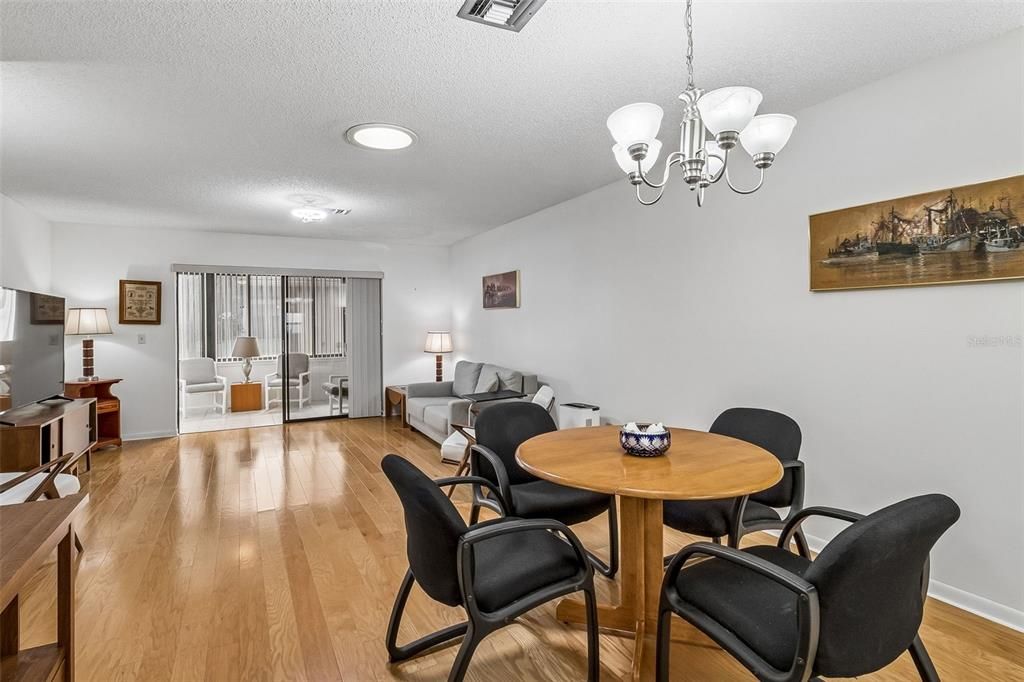 For Sale: $349,000 (2 beds, 2 baths, 1138 Square Feet)