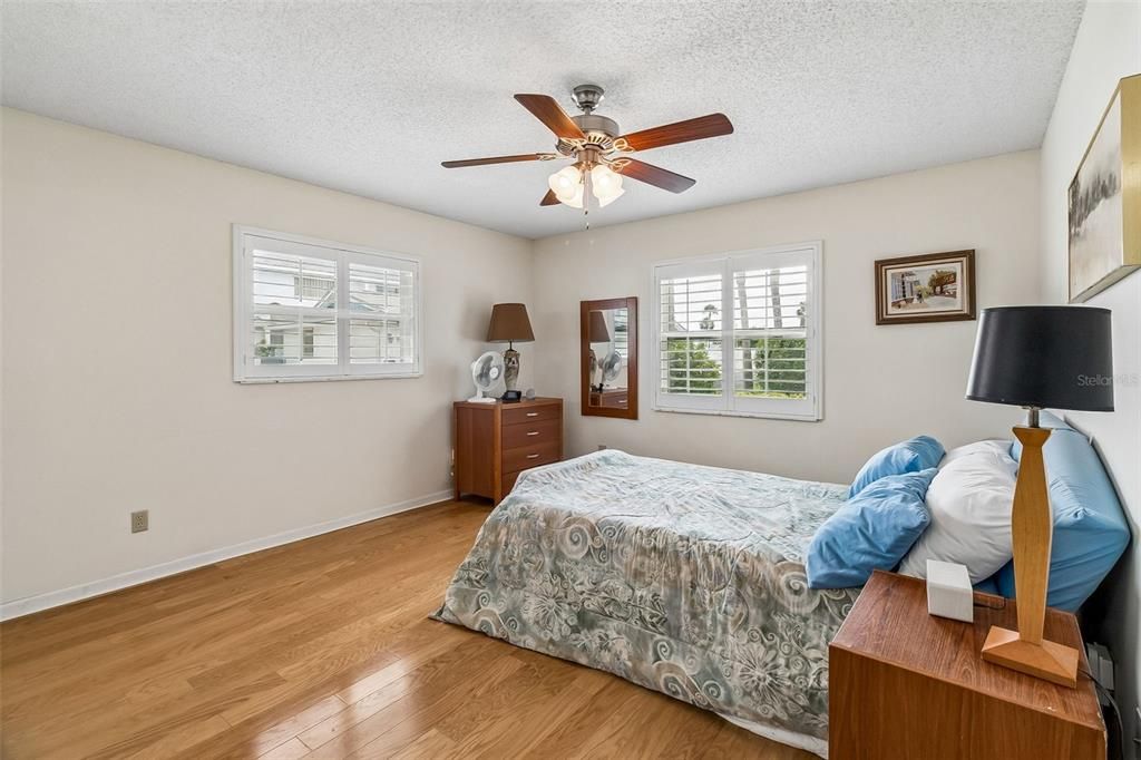 For Sale: $349,000 (2 beds, 2 baths, 1138 Square Feet)