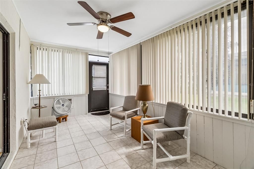 For Sale: $349,000 (2 beds, 2 baths, 1138 Square Feet)