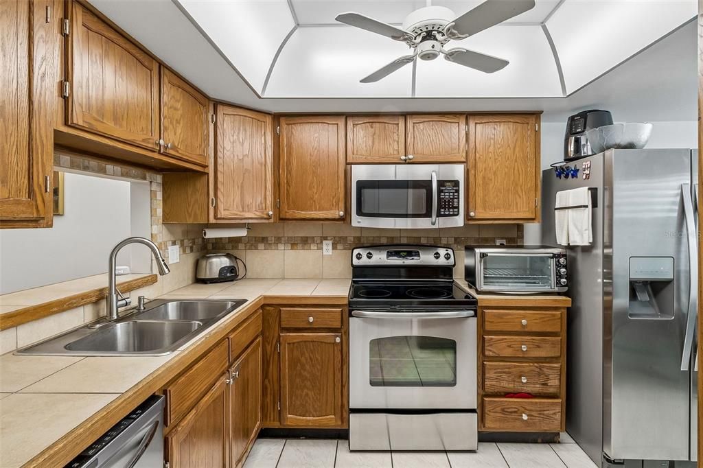 For Sale: $349,000 (2 beds, 2 baths, 1138 Square Feet)