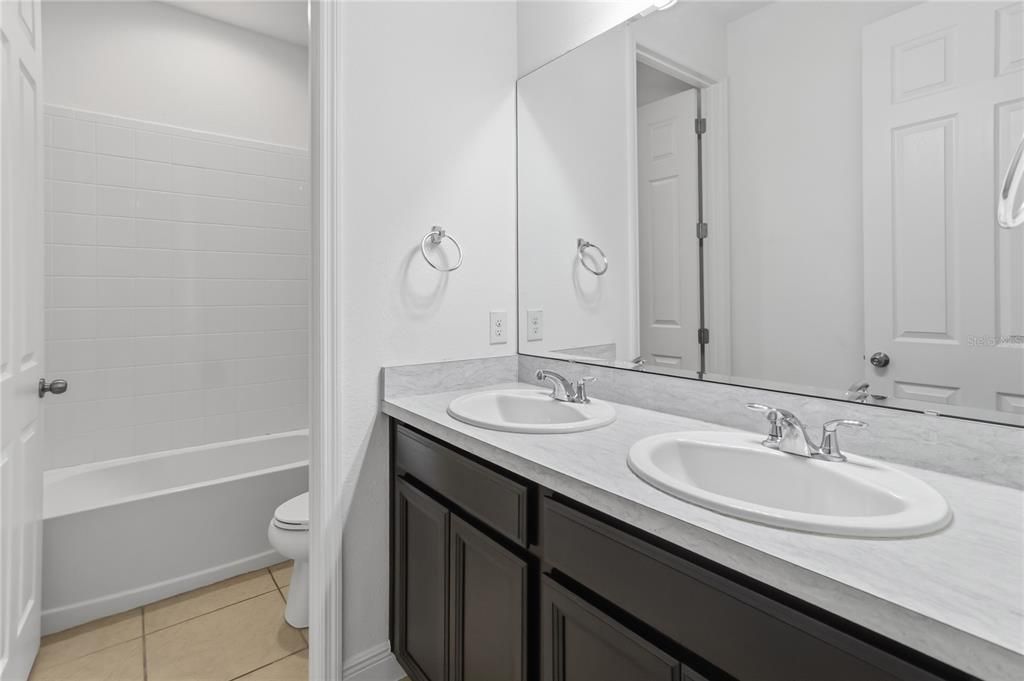 En Venta: $496,200 (4 camas, 2 baños, 2332 Pies cuadrados)