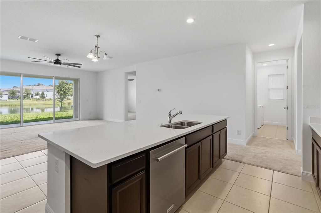 En Venta: $496,200 (4 camas, 2 baños, 2332 Pies cuadrados)