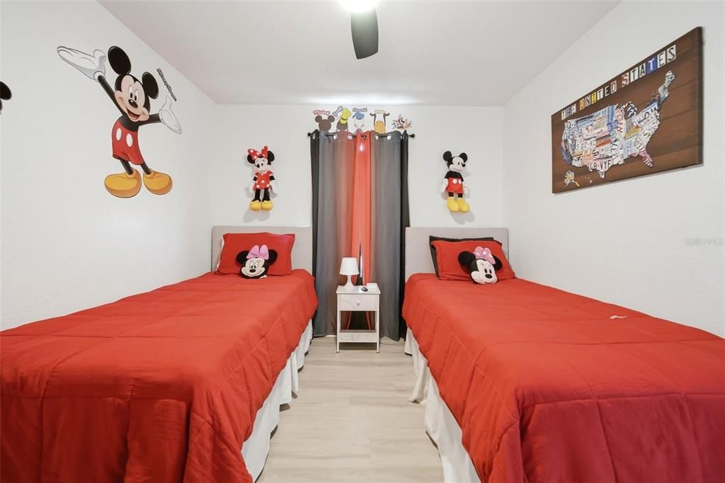 For Sale: $460,000 (5 beds, 3 baths, 2381 Square Feet)