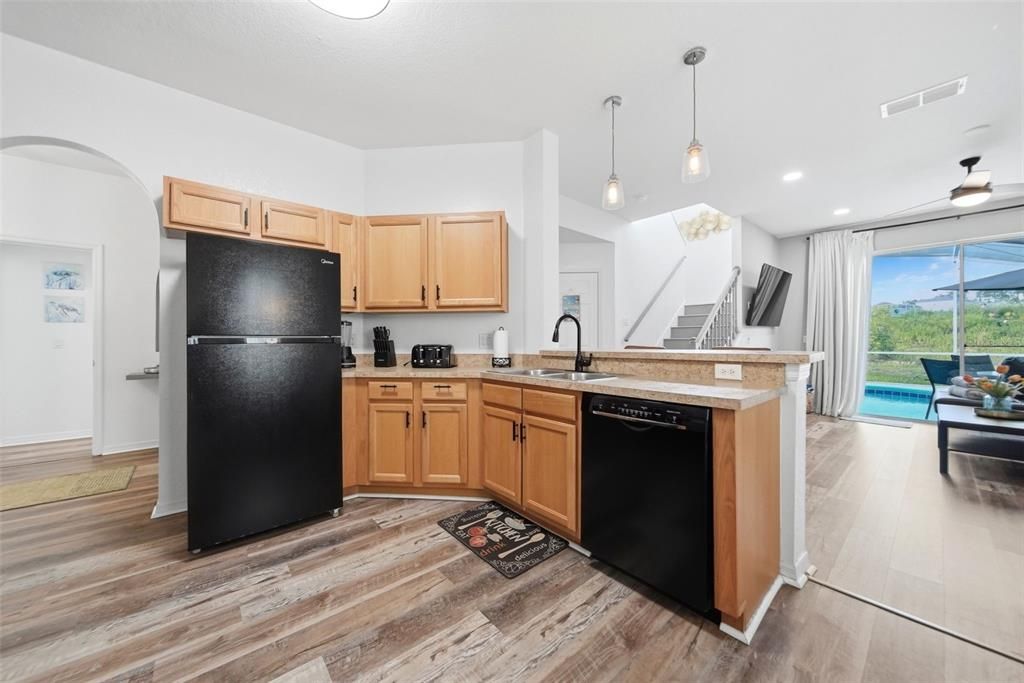 For Sale: $460,000 (5 beds, 3 baths, 2381 Square Feet)
