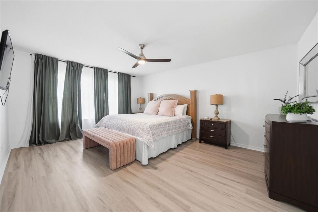 For Sale: $460,000 (5 beds, 3 baths, 2381 Square Feet)
