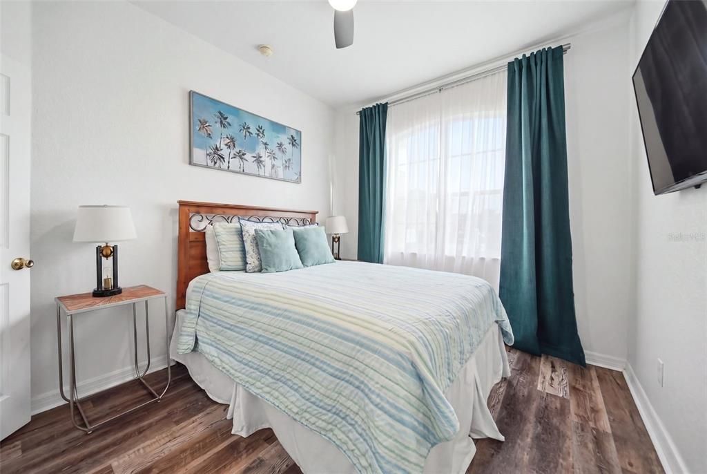 For Sale: $460,000 (5 beds, 3 baths, 2381 Square Feet)
