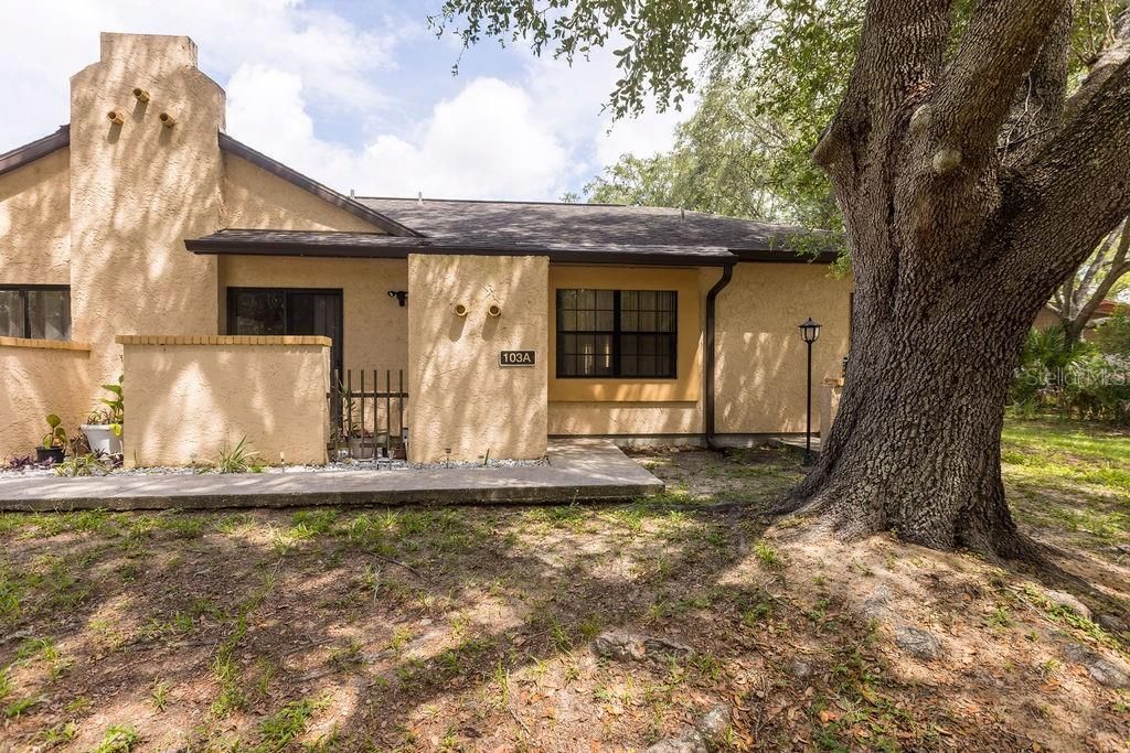 For Rent: $1,200 (2 beds, 2 baths, 832 Square Feet)