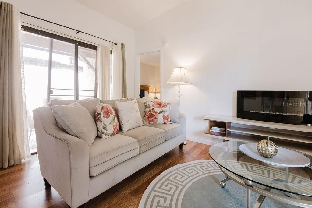 For Rent: $1,200 (2 beds, 2 baths, 832 Square Feet)