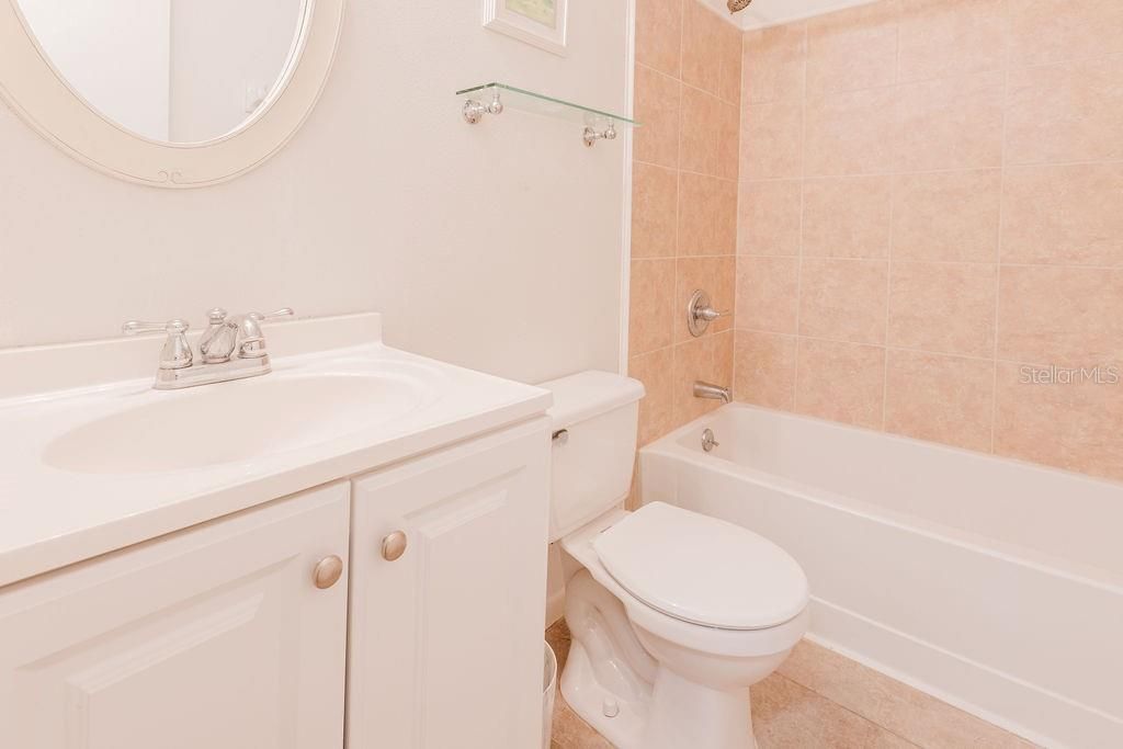 For Rent: $1,200 (2 beds, 2 baths, 832 Square Feet)