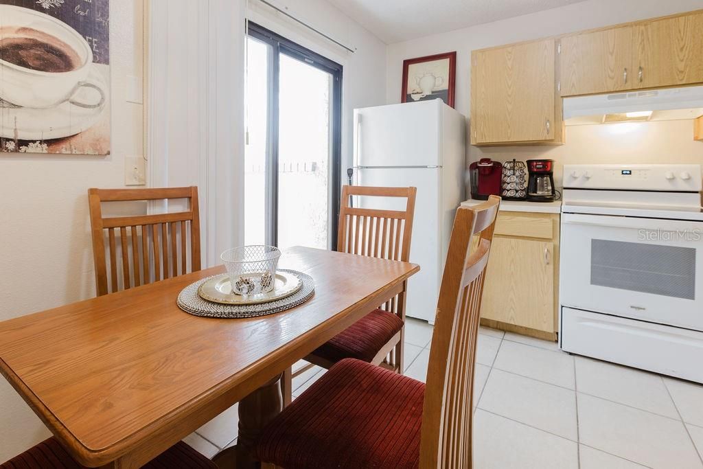 For Rent: $1,200 (2 beds, 2 baths, 832 Square Feet)