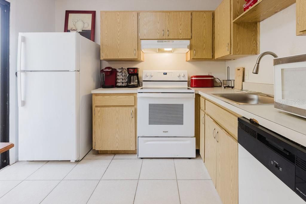 For Rent: $1,200 (2 beds, 2 baths, 832 Square Feet)