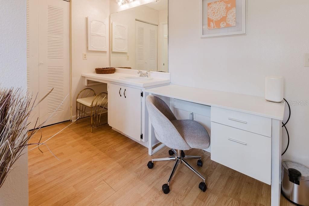 For Rent: $1,200 (2 beds, 2 baths, 832 Square Feet)