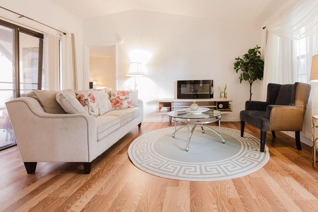 For Rent: $1,200 (2 beds, 2 baths, 832 Square Feet)
