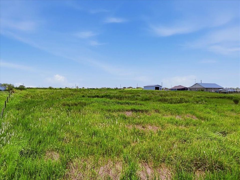 На продажу: $215,000 (7.03 acres)