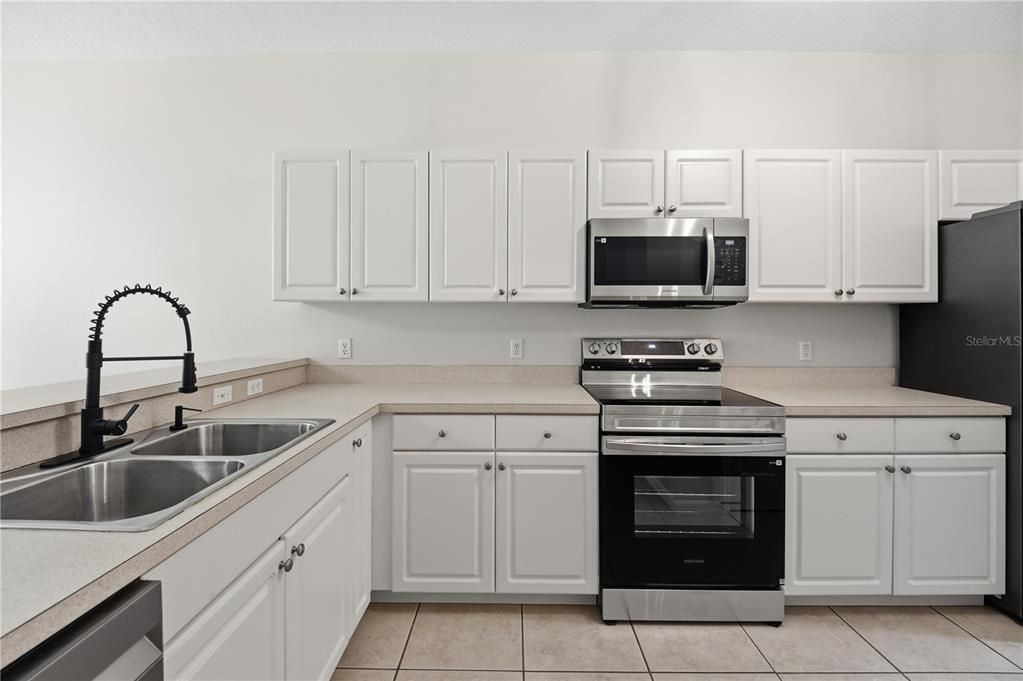 For Sale: $295,000 (3 beds, 2 baths, 1926 Square Feet)