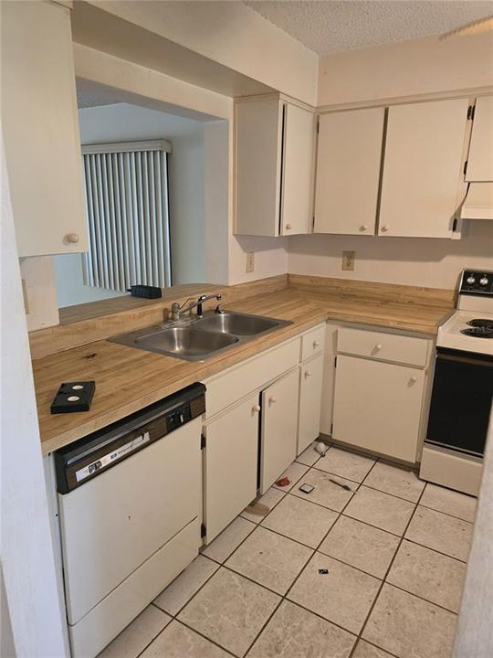 For Sale: $249,990 (2 beds, 2 baths, 1065 Square Feet)