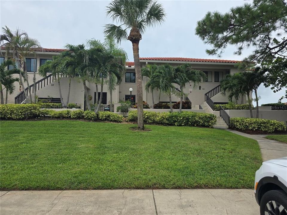 For Sale: $249,990 (2 beds, 2 baths, 1065 Square Feet)