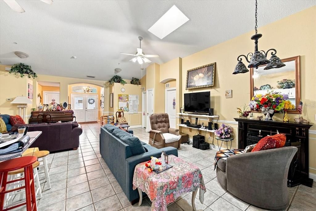 For Sale: $575,000 (6 beds, 3 baths, 1971 Square Feet)