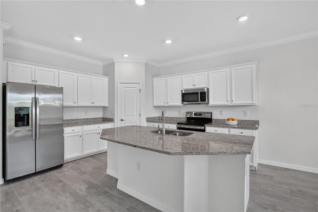Active With Contract: $435,000 (2 beds, 2 baths, 1907 Square Feet)