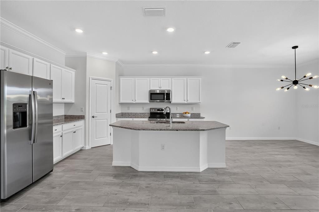 Active With Contract: $435,000 (2 beds, 2 baths, 1907 Square Feet)