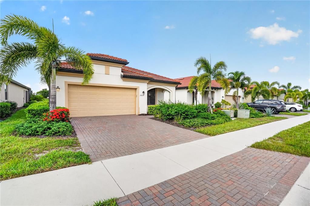 Active With Contract: $435,000 (2 beds, 2 baths, 1907 Square Feet)