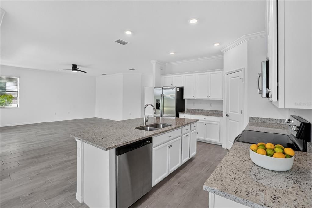 Active With Contract: $435,000 (2 beds, 2 baths, 1907 Square Feet)