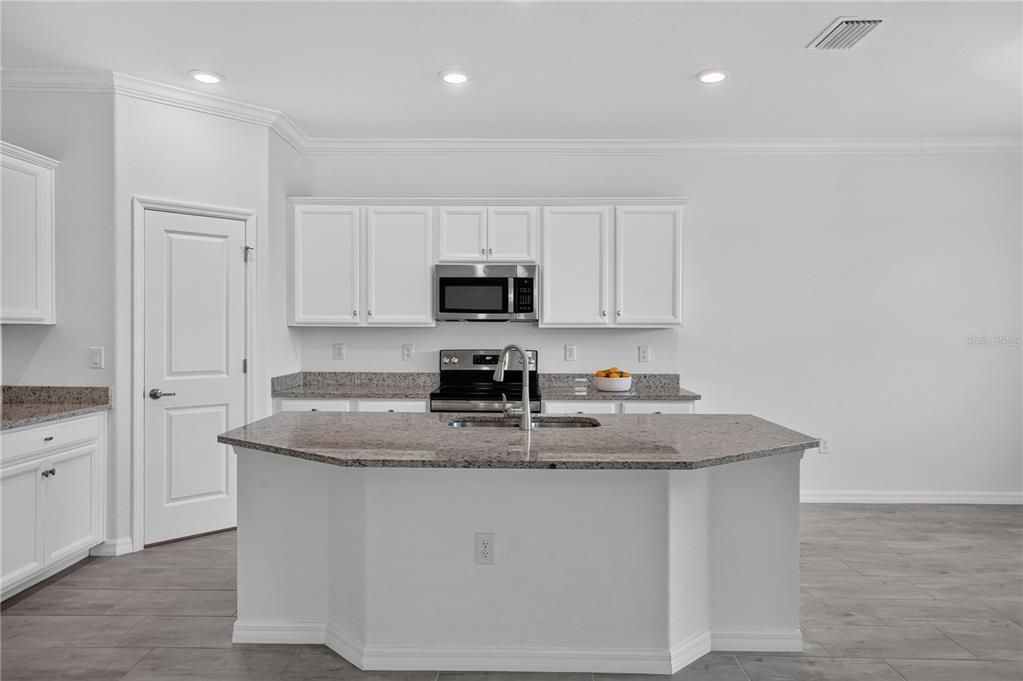 Active With Contract: $435,000 (2 beds, 2 baths, 1907 Square Feet)