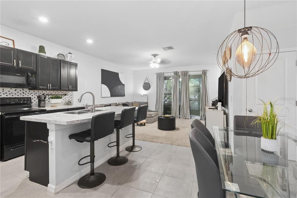 На продажу: $239,900 (3 спален, 2 ванн, 1707 Квадратных фут)
