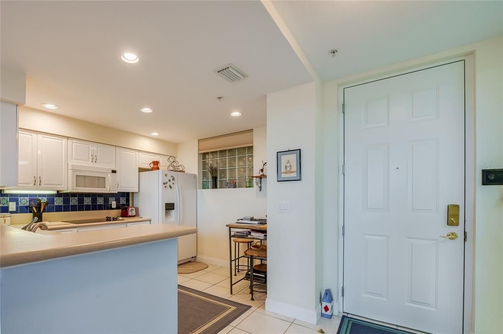 For Sale: $465,000 (2 beds, 2 baths, 1339 Square Feet)