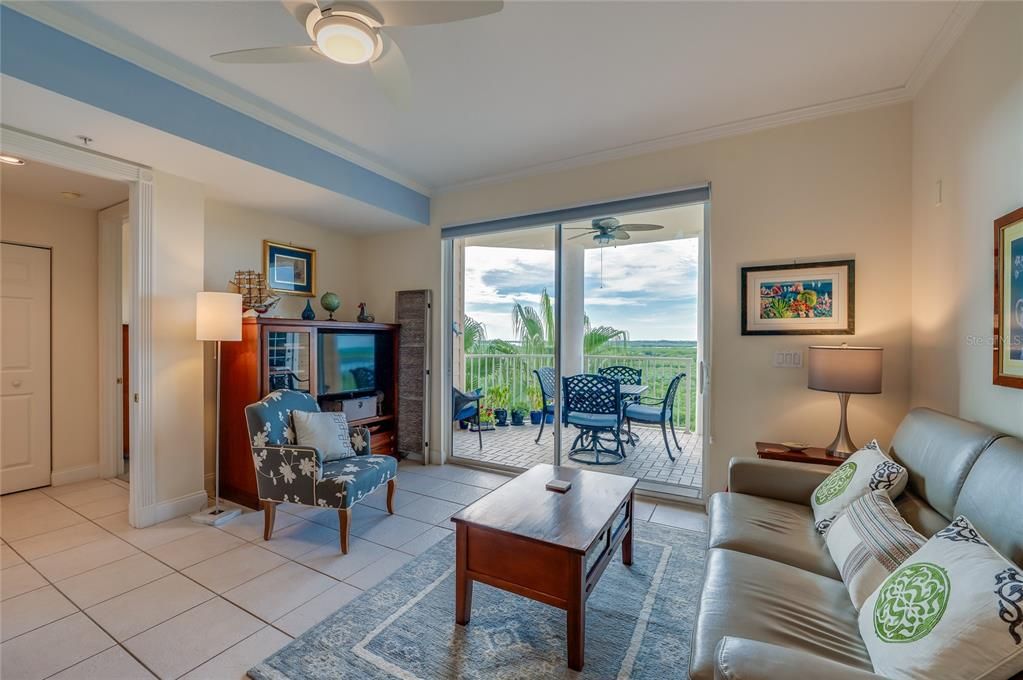 For Sale: $465,000 (2 beds, 2 baths, 1339 Square Feet)