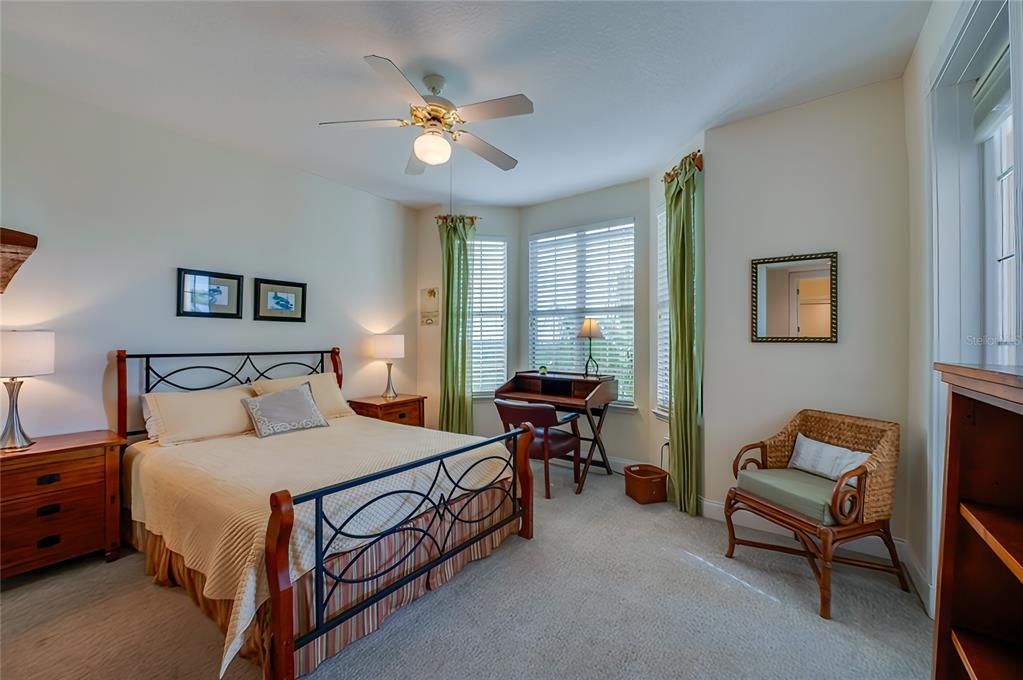 For Sale: $465,000 (2 beds, 2 baths, 1339 Square Feet)