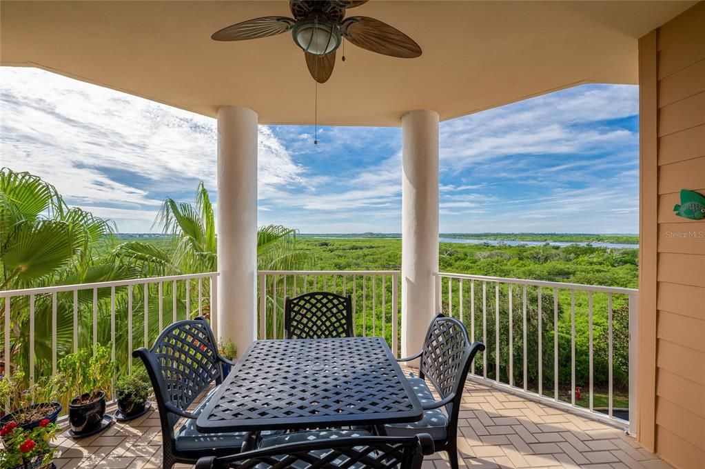 For Sale: $465,000 (2 beds, 2 baths, 1339 Square Feet)