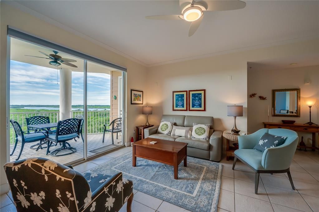 For Sale: $465,000 (2 beds, 2 baths, 1339 Square Feet)