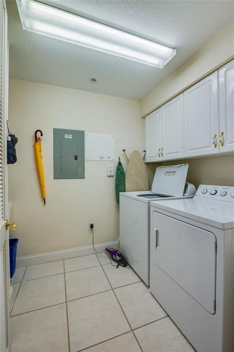 For Sale: $465,000 (2 beds, 2 baths, 1339 Square Feet)