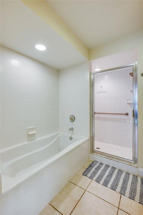 For Sale: $465,000 (2 beds, 2 baths, 1339 Square Feet)