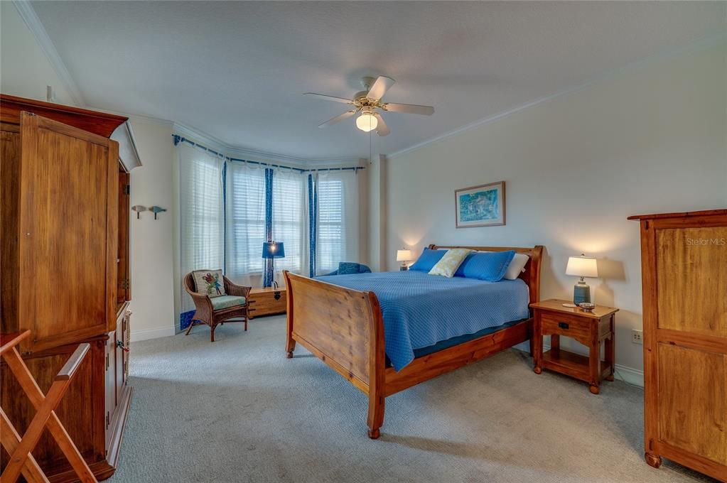 For Sale: $465,000 (2 beds, 2 baths, 1339 Square Feet)