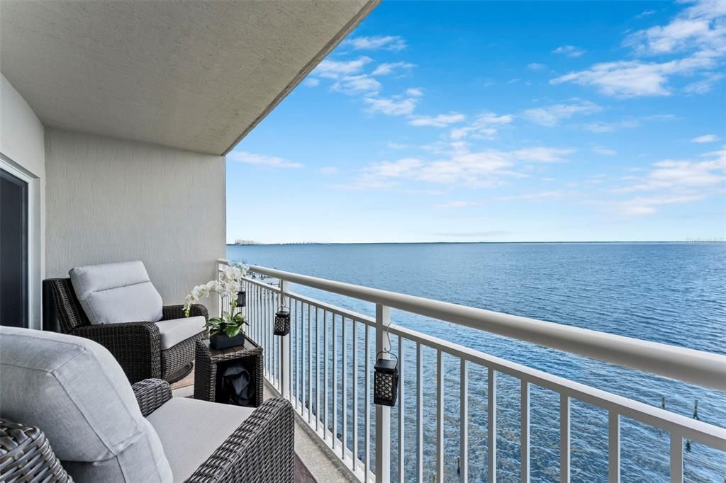 For Sale: $439,000 (2 beds, 2 baths, 1350 Square Feet)
